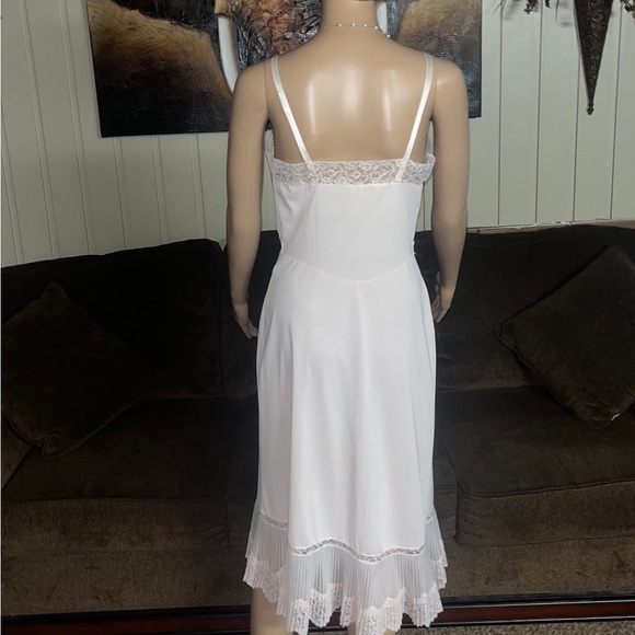 Vanity Fair • Vintage • Size 34 • Medium • Pink • Lace • Ruffle • Slip Nightgown - Picture 14 of 16